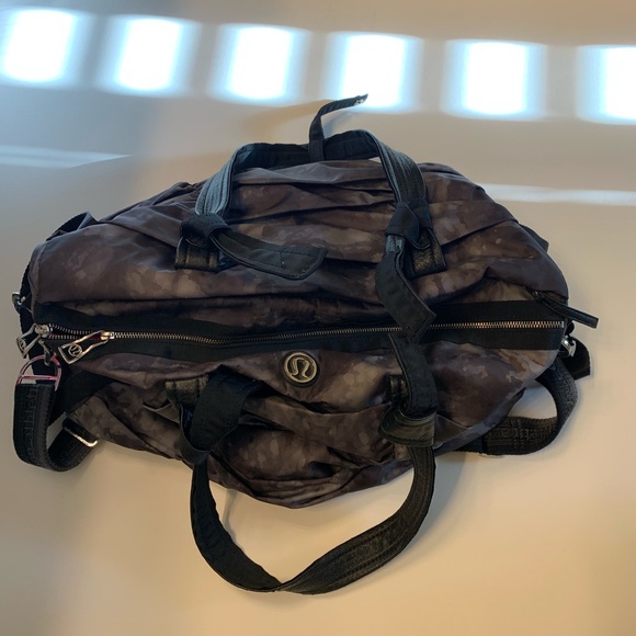 Lululemon Destined for Greatness Duffle Bag - Picture 3 of 8